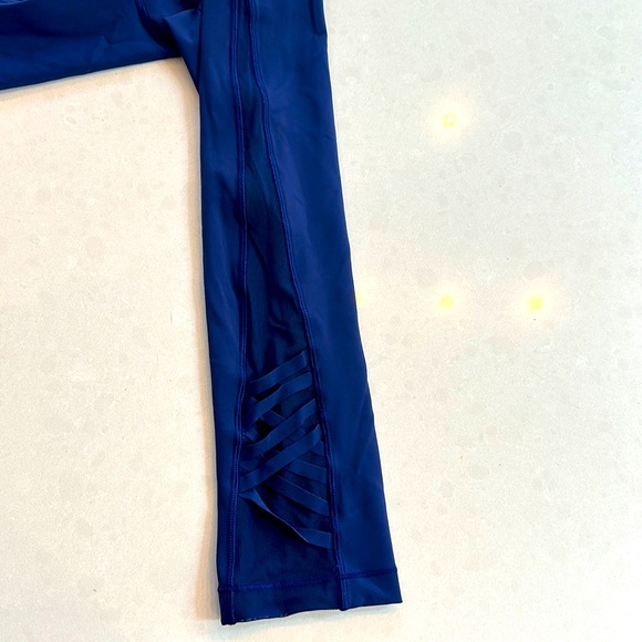 Lululemon crop legging - Picture 2 of 6